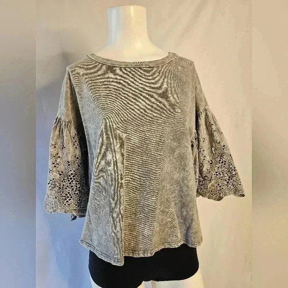 Gimmick Gray Bell Sleeve Top with Eyelets - Size S - Picture 1 of 5
